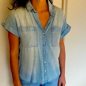 Cloth & Stone chambray button down shirt short sleeve